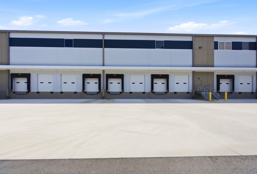 More Photos Of 2555 Ignition Dr, Jacksonville Warehouse For Lease