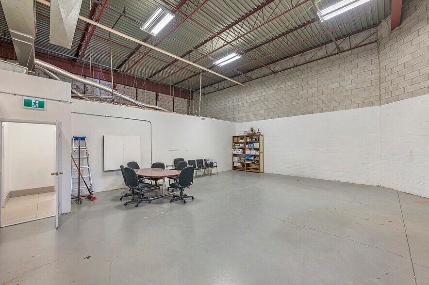 More Photos Of 5775 Atlantic Dr, Mississauga Distribution For Sale