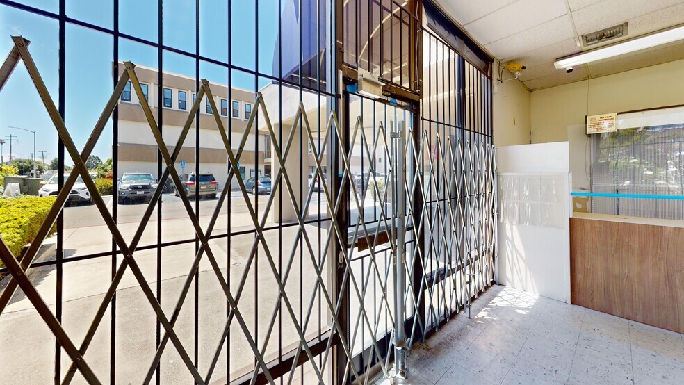 More Photos Of 2101 Vale Rd, San Pablo Medical For Lease