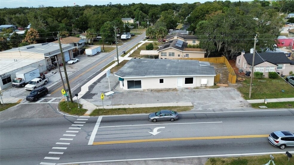 More Photos Of 2595 Avenue G NW, Winter Haven Showroom For Lease