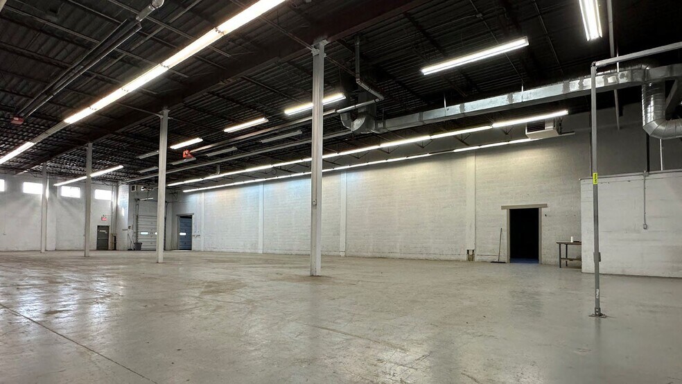 More Photos Of 382-400 Canarctic Dr, Toronto Warehouse For Lease