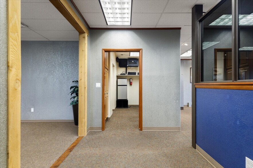 More Photos Of 1421 SW Barlow St, Oak Harbor General Retail For Sale