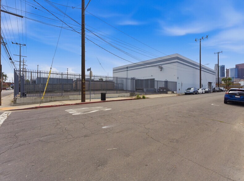 More Photos Of 612 Jackson St, Los Angeles Warehouse For Lease