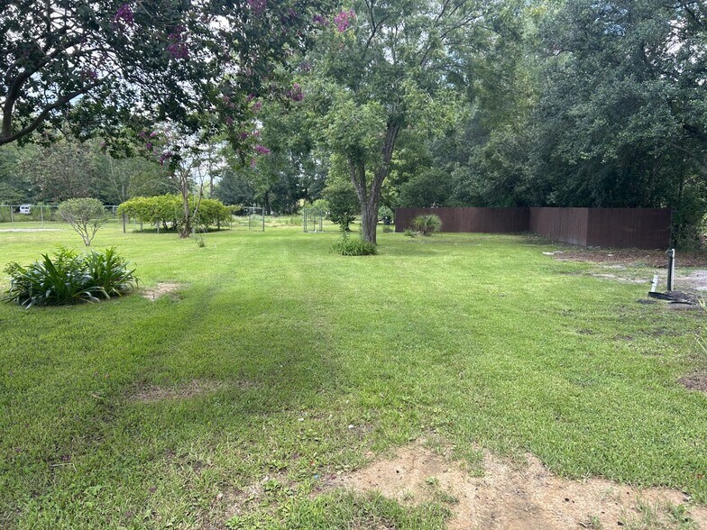 More Photos Of 1544 State Rd, Summerville Loft Creative Space For Lease