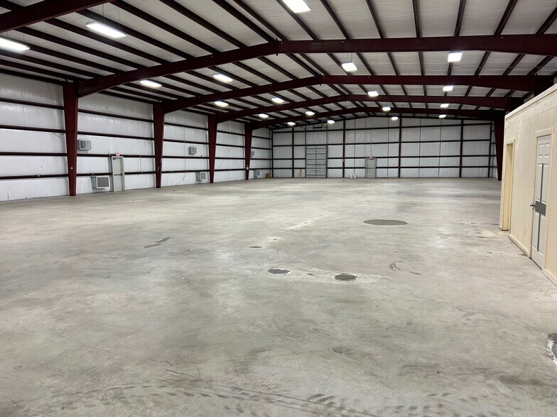 More Photos Of 708 Nederland Ave, Nederland Distribution For Lease