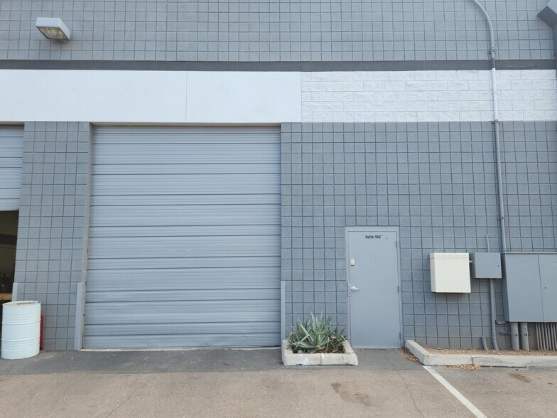 More Photos Of 1025 N McQueen Rd, Gilbert Warehouse For Lease