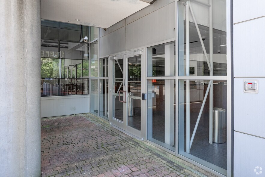 More Photos Of 11403 Compaq Center West Dr, Houston Research And Development For Lease