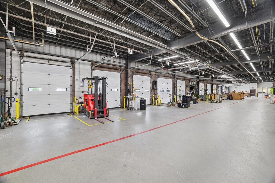 More Photos Of 80 Commerce Way, Woburn Warehouse For Lease