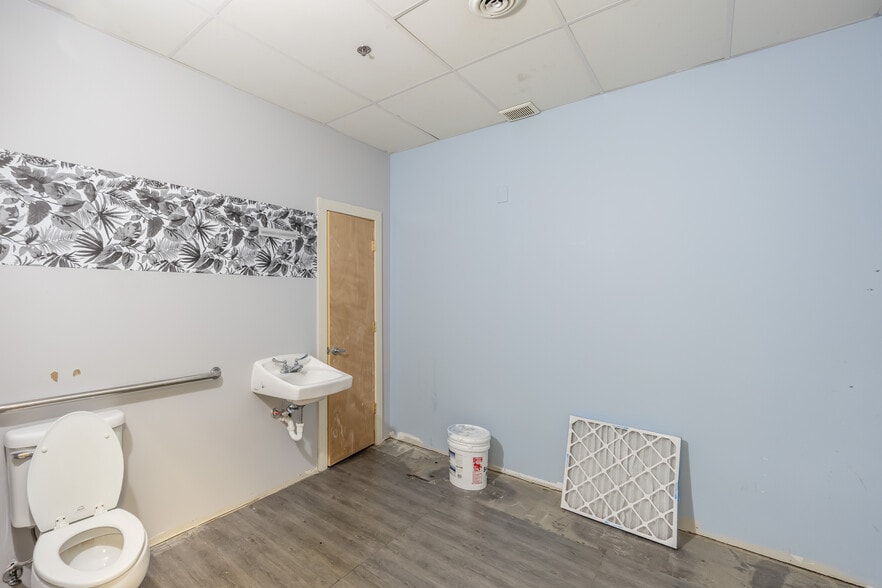 More Photos Of 1290 Blossom Dr, Victor Medical For Lease