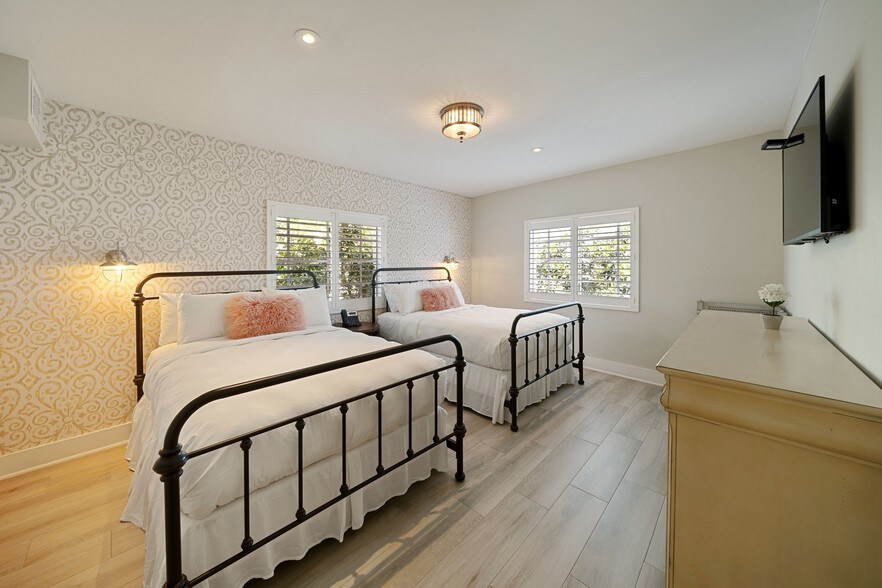 More Photos Of 1435 Collins Ave, Miami Beach Hotel For Sale