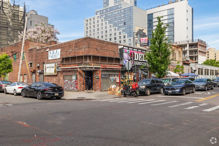 Primary Photo Of 10-01-10-03 40th Ave, Long Island City Warehouse For Lease