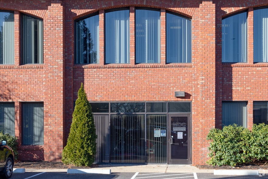 More Photos Of 35 Sockanosset Cross Rd, Cranston Medical For Lease