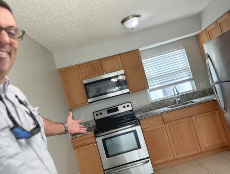 More Photos Of 2015 S Tuttle Ave, Sarasota Medical For Sale