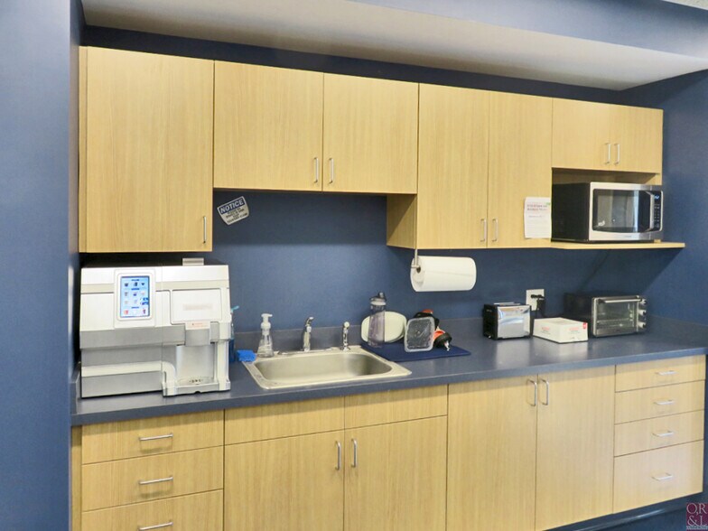 More Photos Of 10 Main St, Bristol Office For Lease