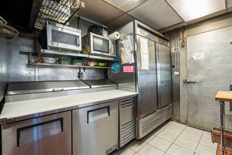 More Photos Of 64 Main St, Richmond Restaurant For Sale