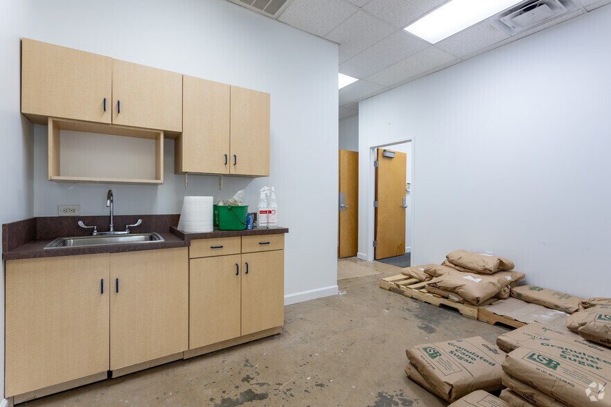 More Photos Of 1701 Rollins Way, Columbus Freestanding For Sale