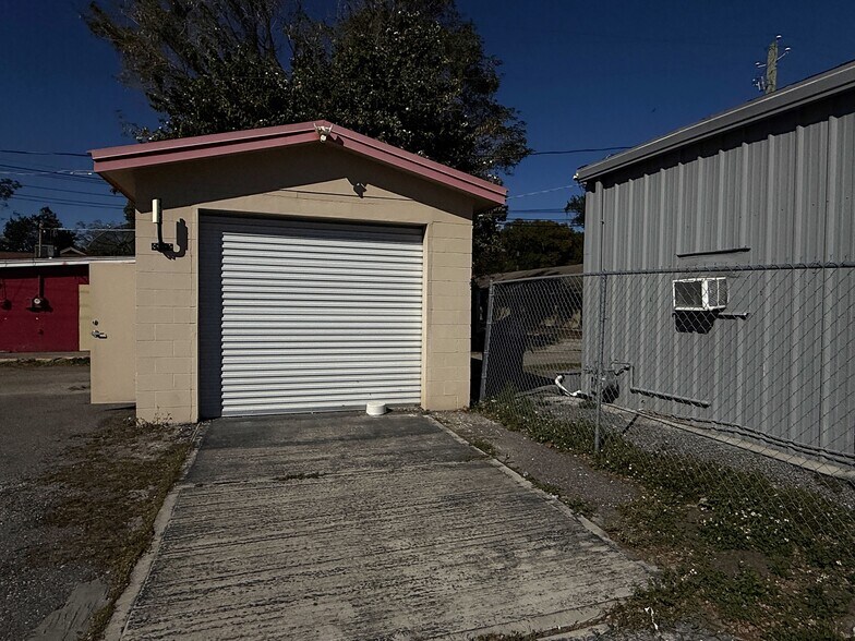 More Photos Of 1002 E Hillsborough Ave, Tampa Storefront For Lease