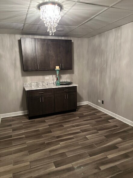 More Photos Of 2020 Dean St, St Charles Office For Sale