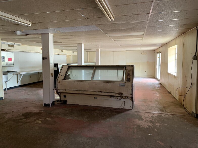 More Photos Of 1031 9th St N, Texas City Storefront For Sale