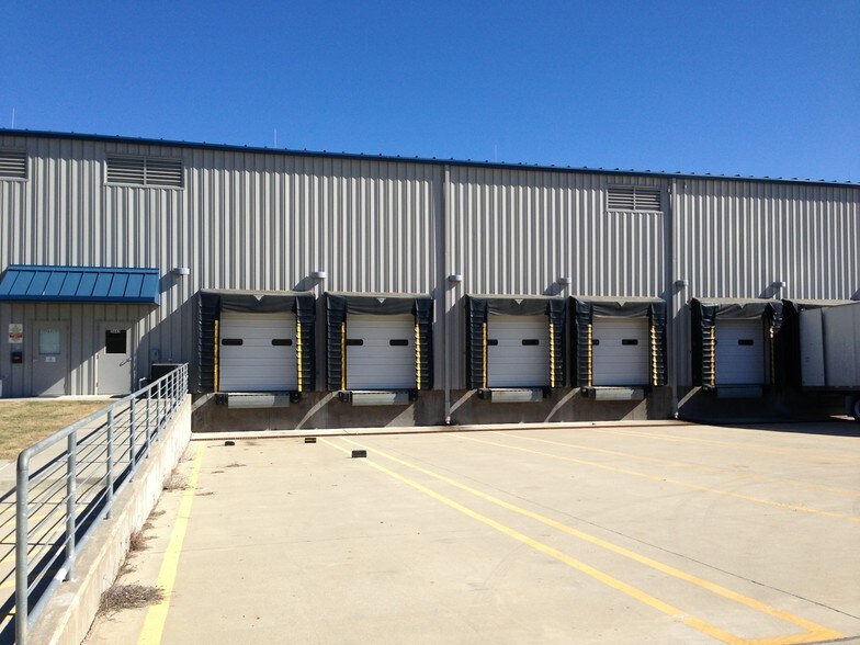 Primary Photo Of 5600 W Perimeter Rd, Shreveport Warehouse For Lease