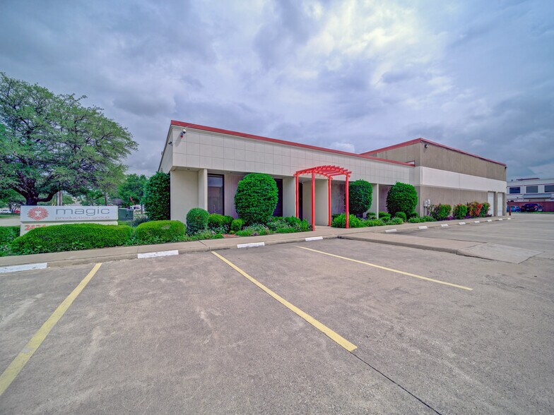 Primary Photo Of 2424 Lacy Ln, Carrollton Showroom For Sale