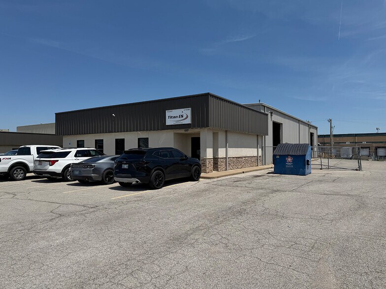 Primary Photo Of 1327 N 105th East Ave, Tulsa Warehouse For Lease