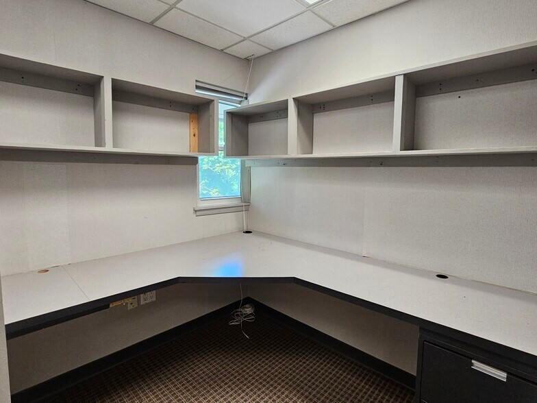 More Photos Of 202 E Main St, Huntington Medical For Lease