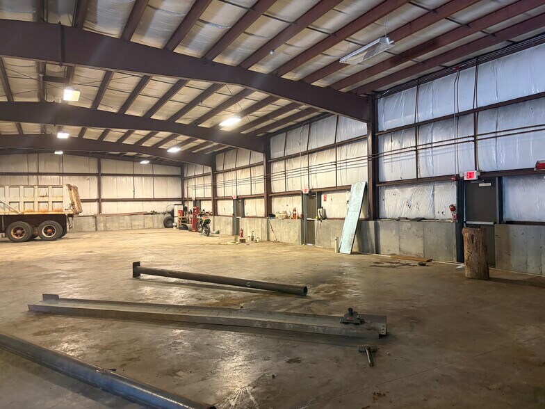 More Photos Of 27 Appian Way, Smithfield Warehouse For Lease