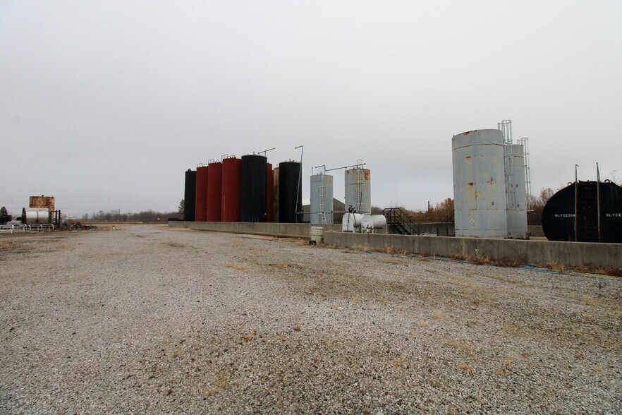 More Photos Of 7350 State Route 111, South Roxana Industrial For Sale