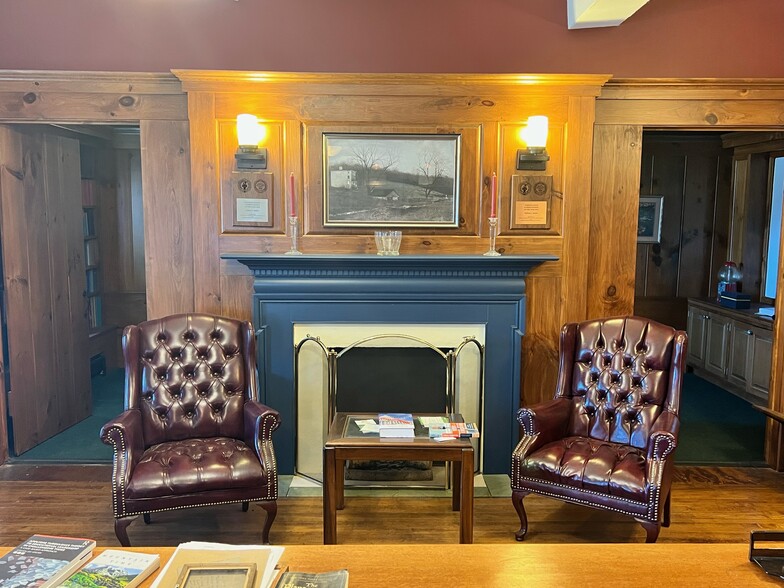 More Photos Of 381 New Rd, Brandon Freestanding For Lease