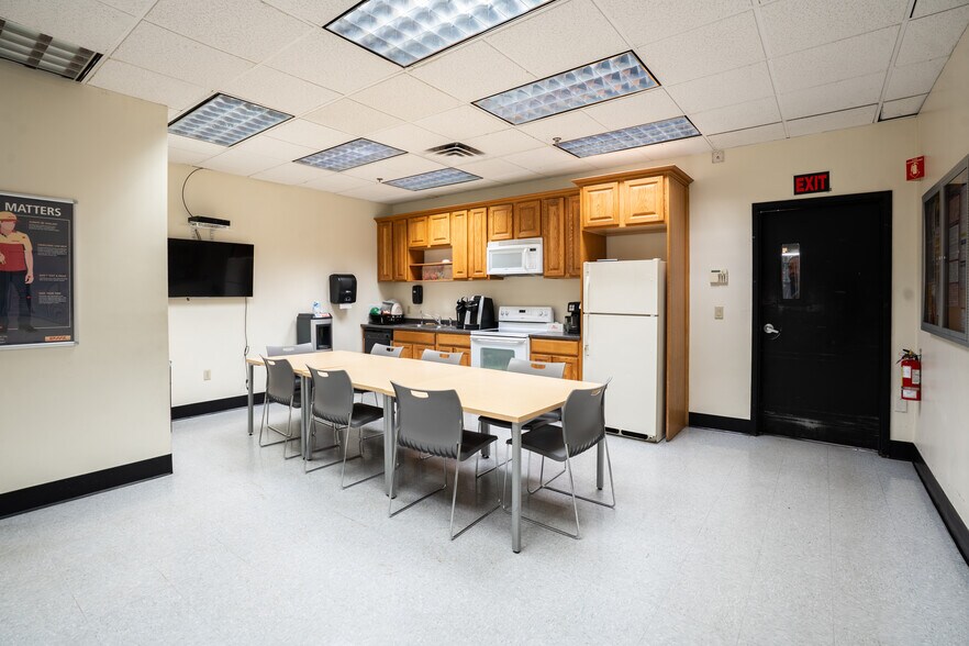 More Photos Of 9 Otis St, Westborough Light Manufacturing For Lease