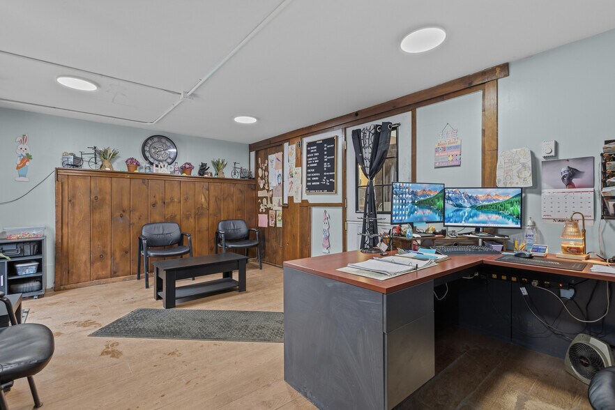 More Photos Of 1973 Victory Hwy, Glendale General Retail For Sale