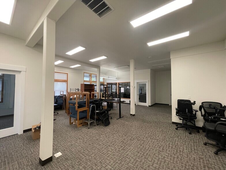 More Photos Of 669-683 Ray J. Glatt, Woodburn Loft Creative Space For Lease