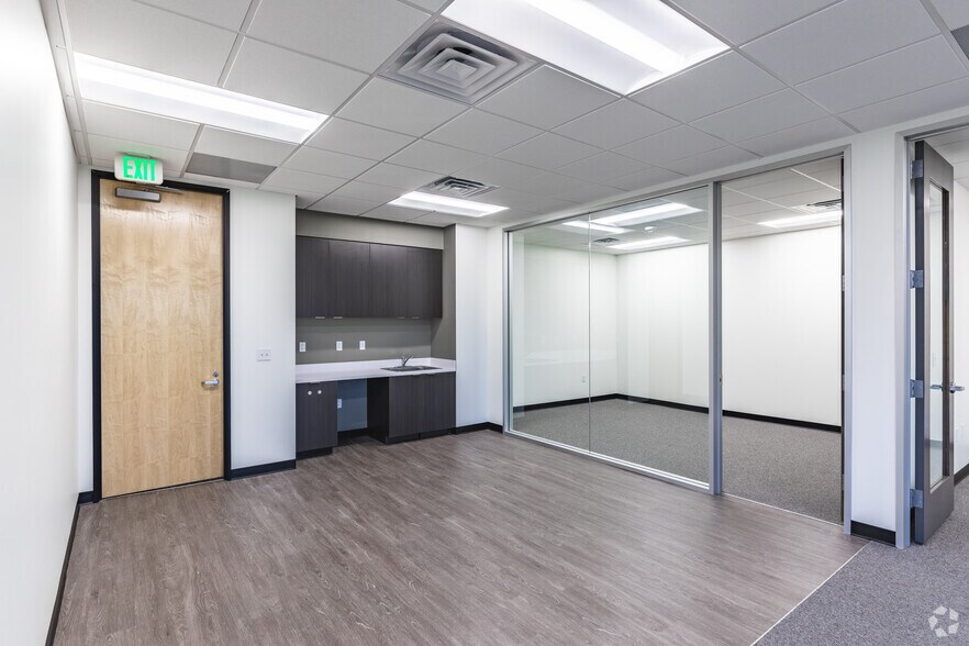 More Photos Of 5675 Ruffin Rd, San Diego Unknown For Lease