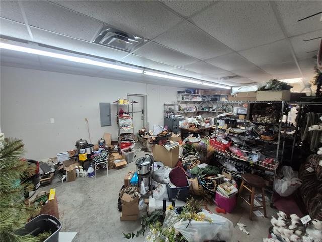 More Photos Of 401 S Chouteau Ave, Chouteau Convenience Store For Sale