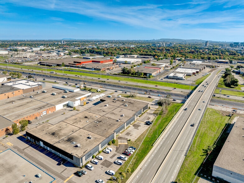 More Photos Of 2789-2855 Boul Le Corbusier, Laval Warehouse For Lease