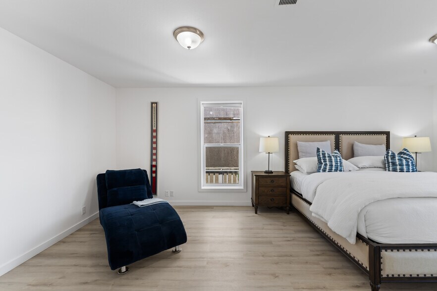 More Photos Of 267 W Sixth St, Port Orford Storefront Retail Residential For Sale