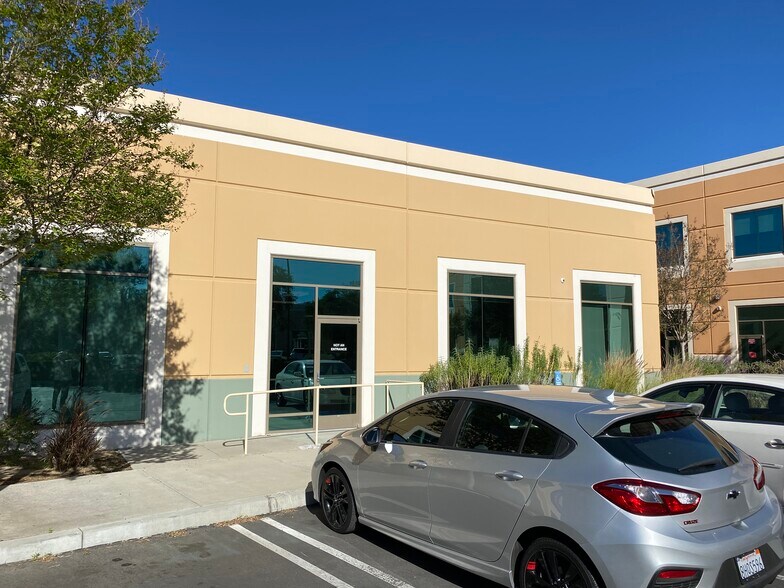 More Photos Of 368 E Vanderbilt Way, San Bernardino Office For Lease