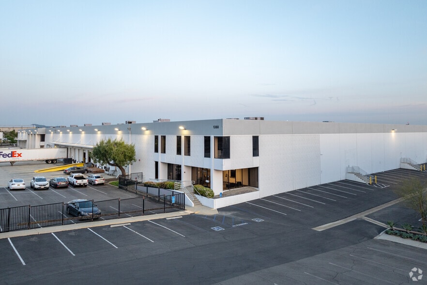 More Photos Of 1344-1388 W Foothill Blvd, Azusa Warehouse For Lease