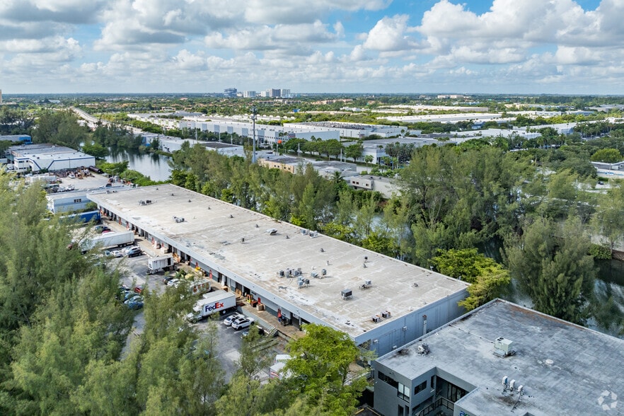 More Photos Of 1700-1790 NW 96th Ave, Doral Warehouse For Lease