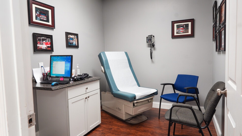 More Photos Of 3900 Clark Rd, Sarasota Medical For Sale