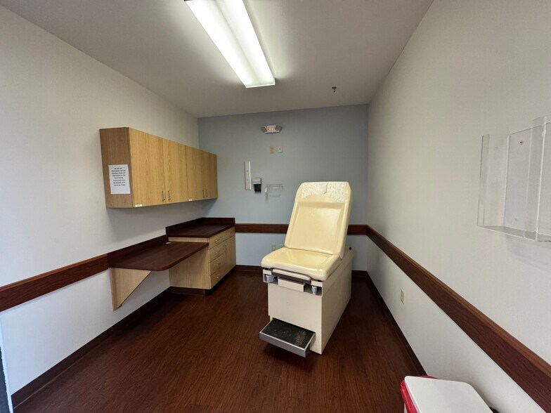 More Photos Of 1215 Dunn Ave, Jacksonville Medical For Lease