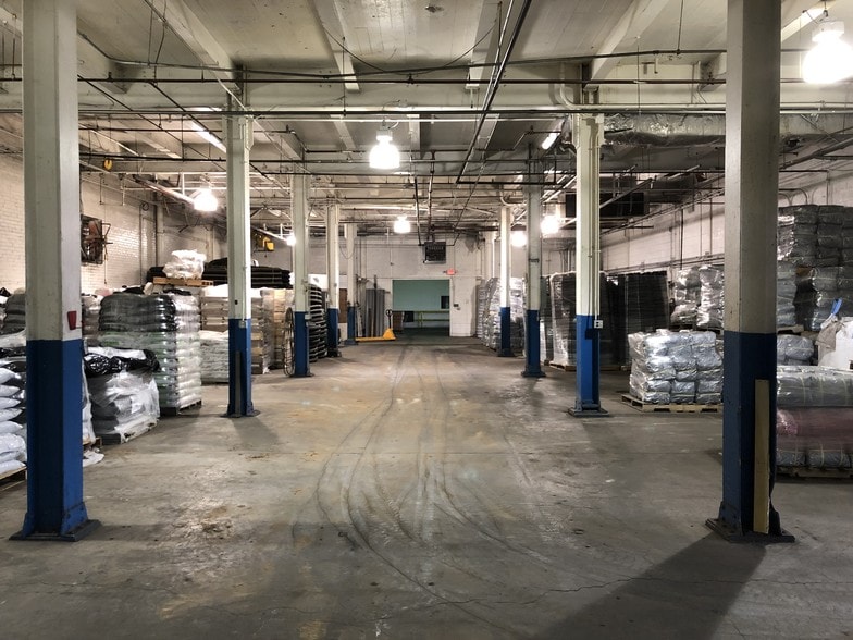 More Photos Of 999 Bedford Rd, North Kansas City Warehouse For Lease