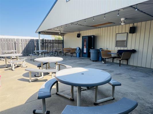 More Photos Of 131 S Thorp St, Marion Sports And Entertainment For Sale