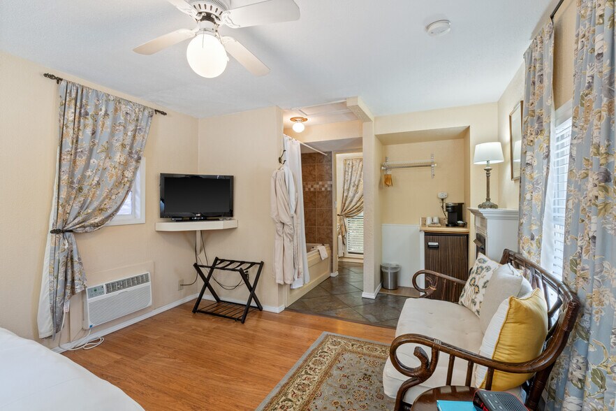 More Photos Of 5 Ojo St, Eureka Springs Hospitality For Sale
