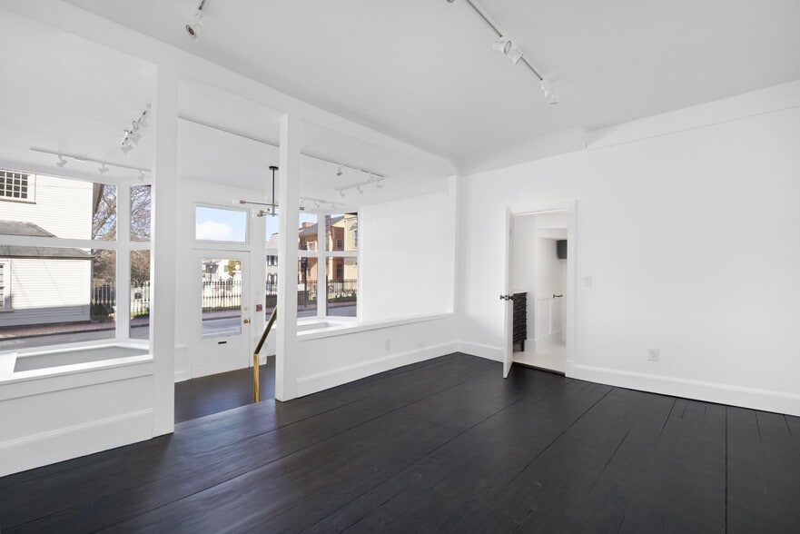 More Photos Of 138 Spring St, Newport Storefront Retail Office For Sale