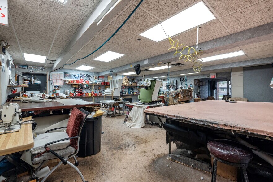 More Photos Of 5601 W 120th St, Alsip Light Distribution For Sale