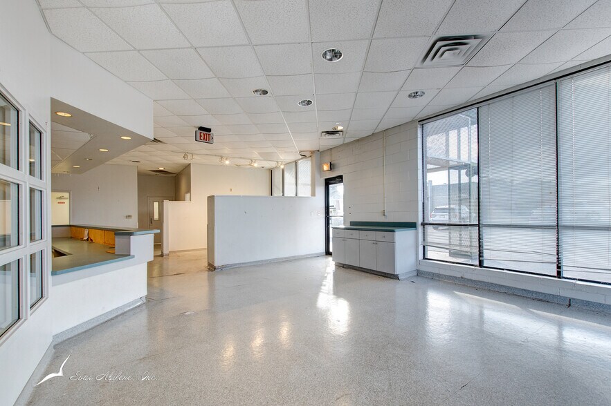 More Photos Of 3981 Ridgemont Dr, Abilene Storefront Retail Office For Sale