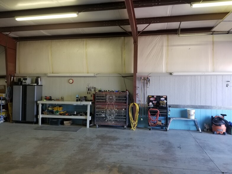 More Photos Of 405 W Vista Dr, Holbrook Service For Sale