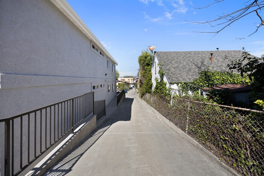 More Photos Of 422 Parkman Ave, Los Angeles Apartments For Sale